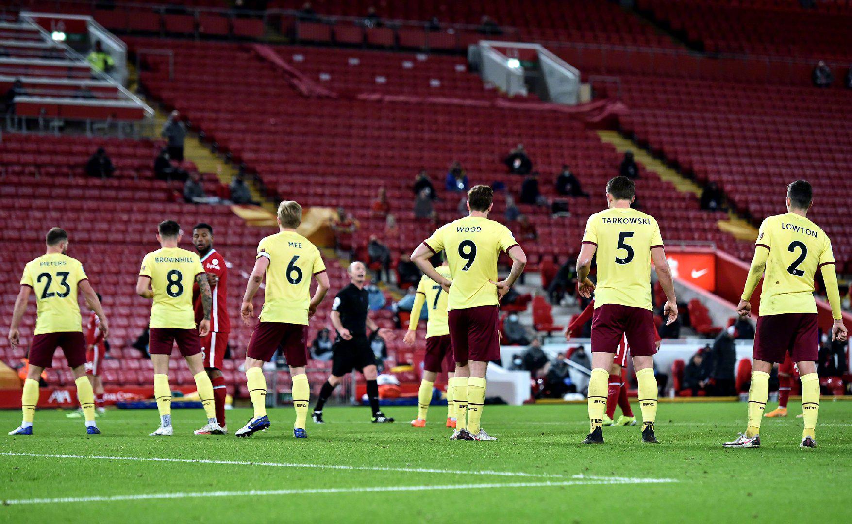 定背后的深 定背后的深